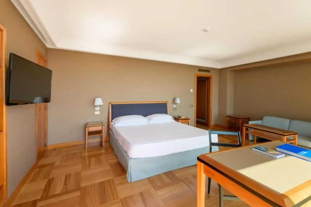 Hotel Royal Continental Naples